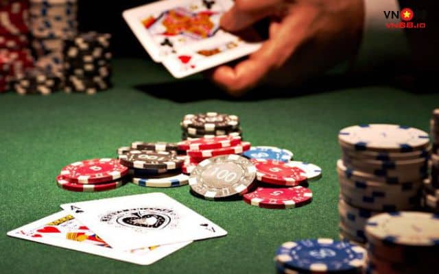 Thực hiện các cách Bluff trong Poker đơn giản 